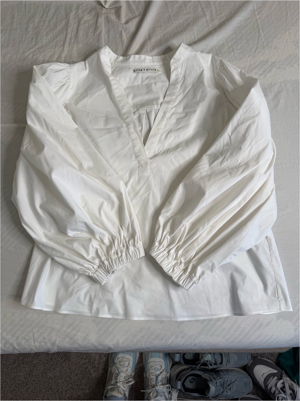 Alice + Olivia White V-Neck Balloon-Sleeve Blouse